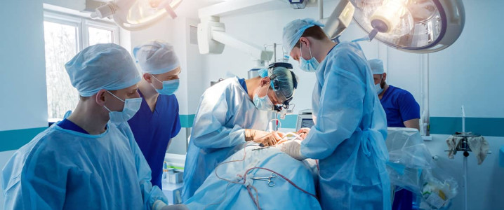 Suspensão de inibidores de SGLT2 antes de cirurgias: riscos, evidências e recomendações